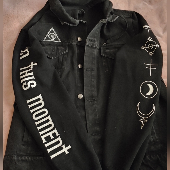 In this moment jacket - Picture 2 of 3